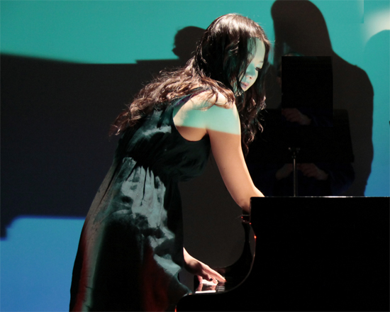 vicky_chow_1207_x550